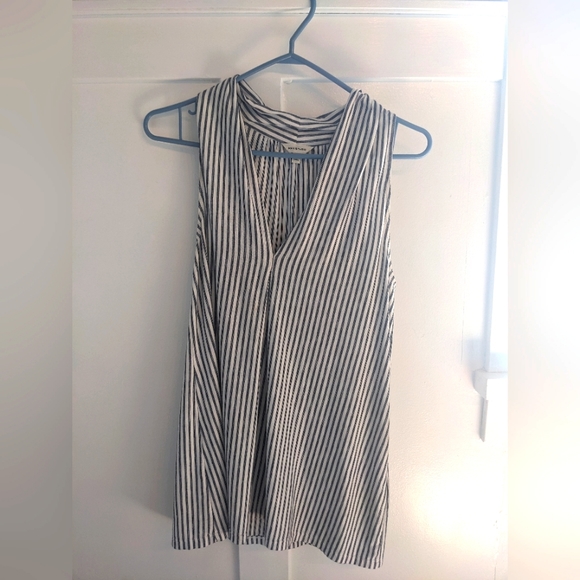 Max Studio top. - Picture 1 of 3